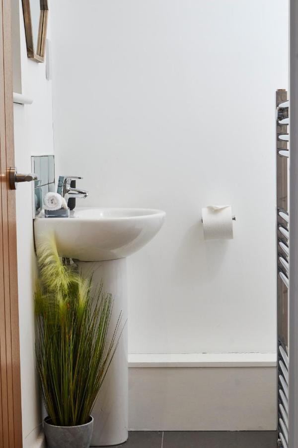 The Nutcracker Suite - Self Check-In, Self-Catering Apartment For East Midlands Airport Kegworth Bagian luar foto
